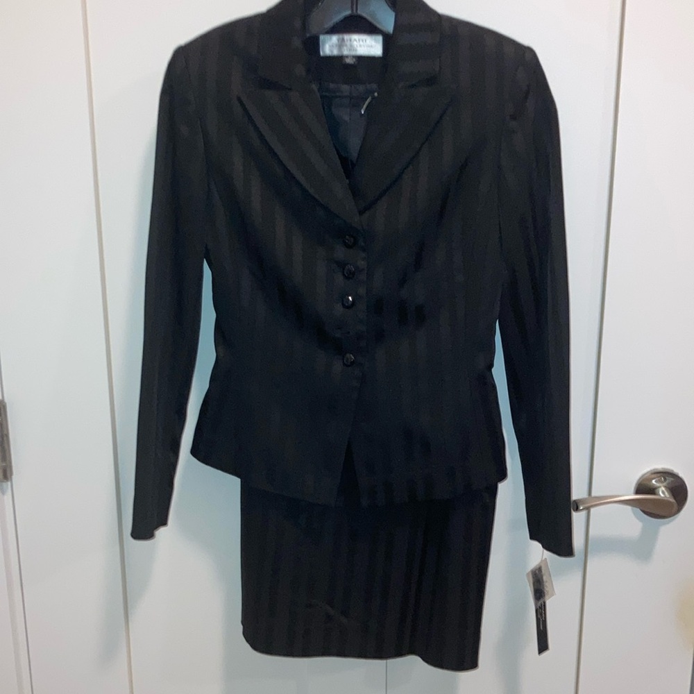 Petite NWT black skirt suit. Tahari.
